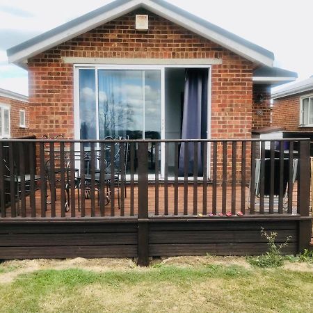 Leysdown-On-Sea Saddlebrook Holiday Park 3 Bedroom Brick Built Chalet Bungalow Esterno foto